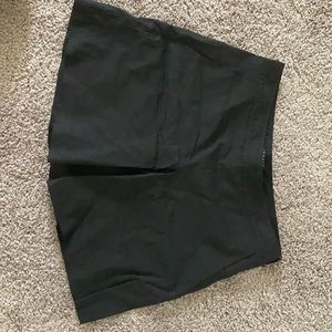 Black linen pleated shorts